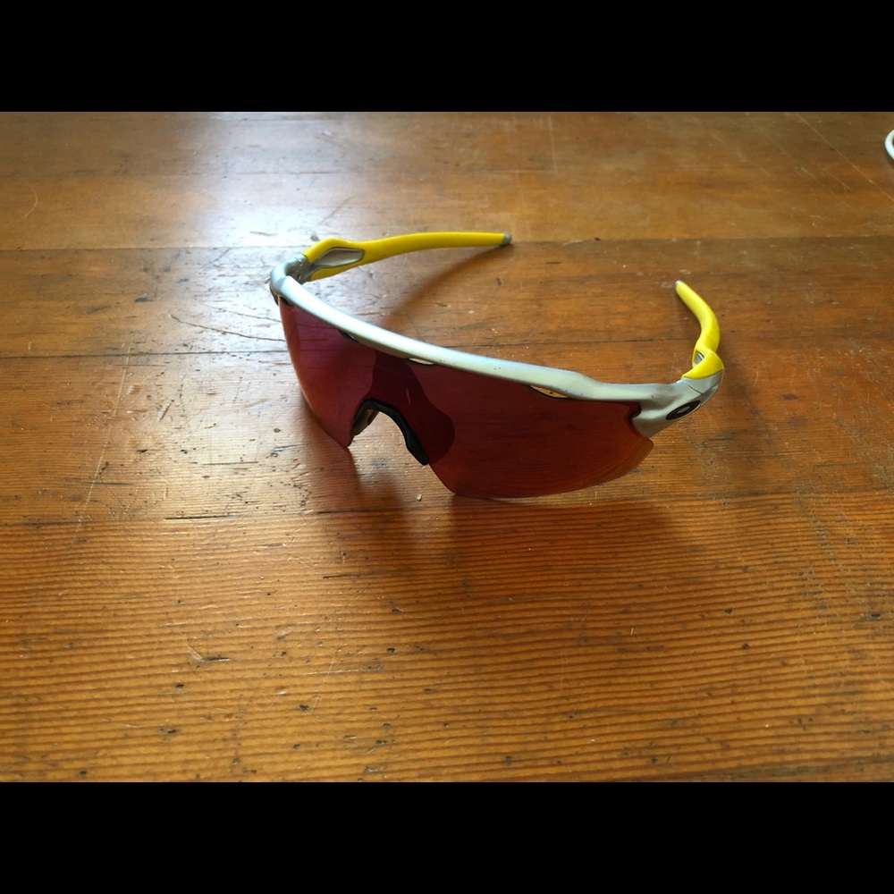 SOLD 🚨Oakley Radar Ev
